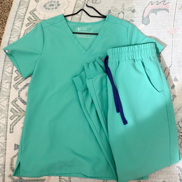 Figs Women’s Scrub Set - Picture 1 of 1